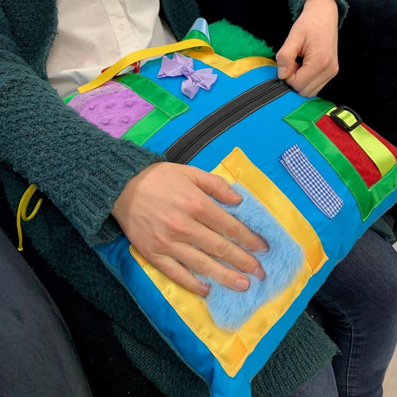 Sansepute for demens – taktil fiklepute turkis